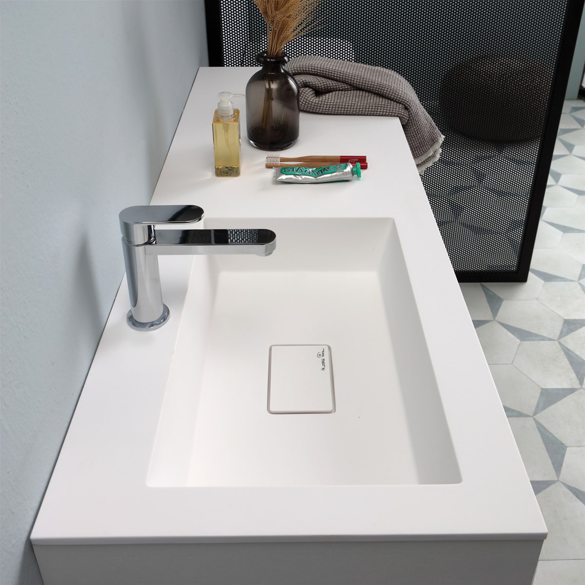 Lavabo polyminerale rettangolare incassato su mobile